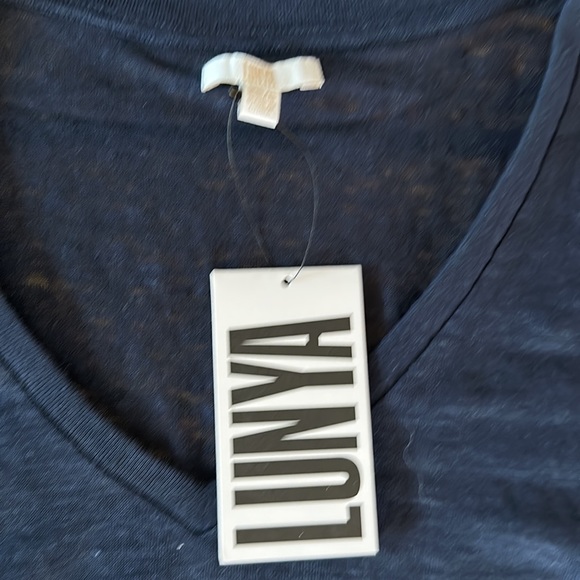 Lunya vneck tshirt xs/s linen - Picture 2 of 2